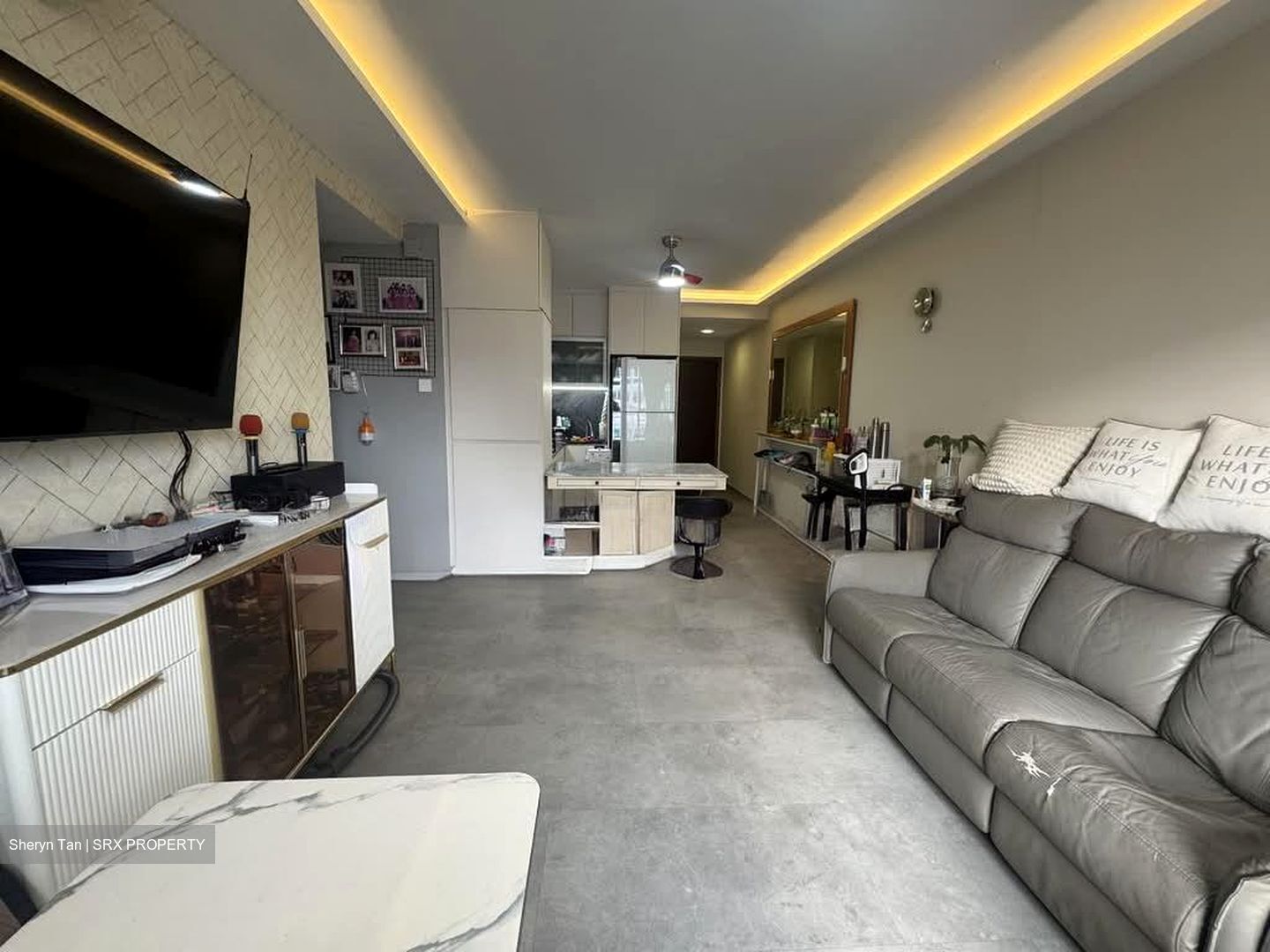 The Esparis (D18), Condominium #563510491